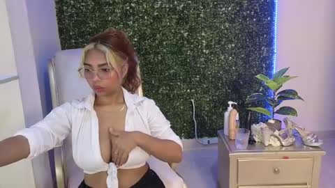katy_love222 online show from May 31, 2026, 6:09 pm