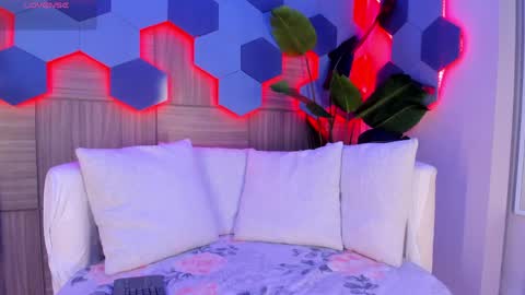    online show from April 17, 2026, 8:12 pm