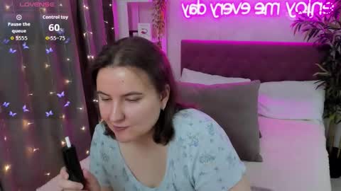 Kate online show from October 19, 2025, 4:02 am