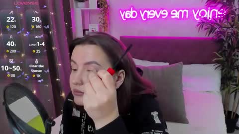 Kate online show from October 22, 2025, 6:57 am