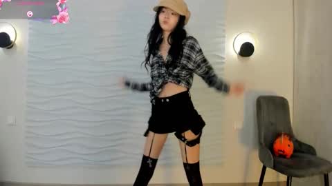 mai online show from December 1, 2025, 3:17 pm