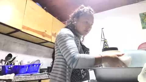  Khawit  online show from December 16, 2025, 9:09 pm