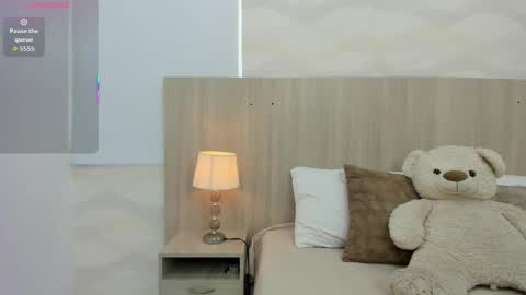   online show from November 6, 2025, 11:22 am