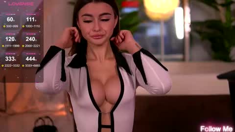 kaylabray online show from November 12, 2025, 4:46 am