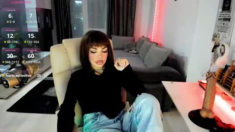 kaylee online show from November 18, 2025, 3:49 pm