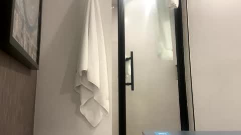 kayleerider32 online show from April 21, 2026, 3:35 am