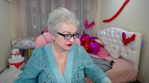 kaylesmoll online show from February 3, 2025, 1:41 am