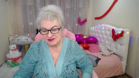 kaylesmoll online show from February 5, 2025, 11:17 pm