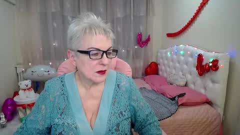 kaylesmoll online show from February 25, 2025, 11:33 pm