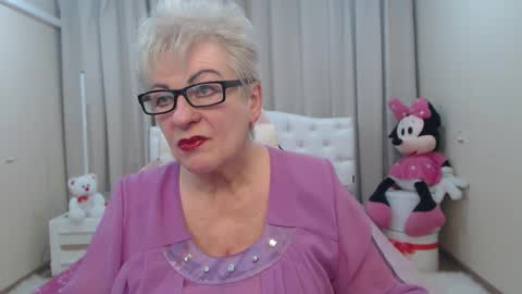 kaylesmoll online show from February 25, 2026, 7:45 pm