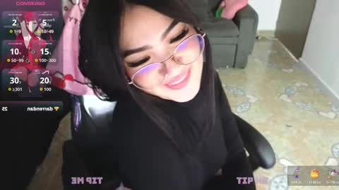keeiity_moon online show from December 18, 2025, 2:45 pm
