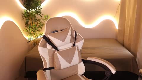 Kehlannis online show from October 18, 2025, 8:53 pm