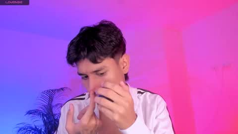 Alejandro Gonzalez online show from October 5, 2025, 3:49 am