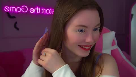 Keira online show from October 17, 2025, 6:32 pm