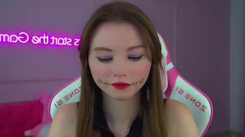 Keira online show from November 25, 2025, 6:30 pm