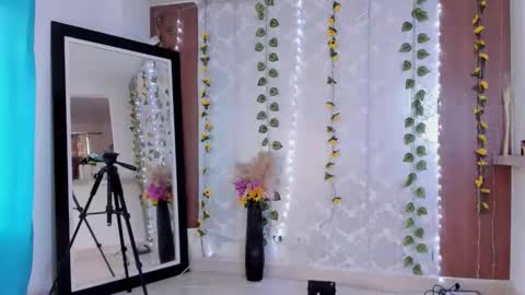 kelly__thomson online show from April 5, 2026, 2:14 pm