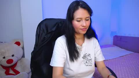 Snapshot of kelly_richardson1 chatting on February 13, 2025, 10:43 pm elena online show from February 13, 2025, 10:43 pm