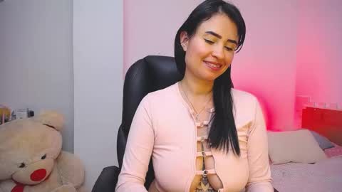 Snapshot of kelly_richardson1 chatting on February 19, 2025, 4:23 am elena online show from February 19, 2025, 4:23 am