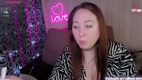 kellycrystall online show from January 18, 2026, 8:51 am