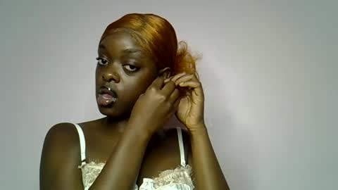 kellymine_ online show from May 18, 2026, 1:28 pm
