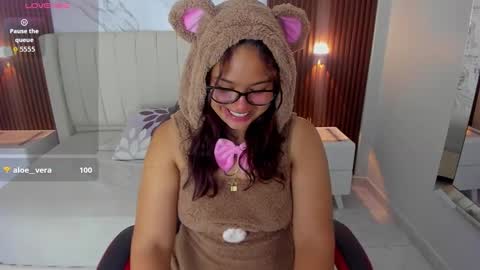 KELLY online show from November 25, 2025, 4:01 am