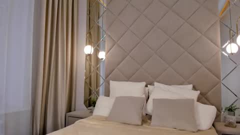 kellyy_bern online show from September 30, 2025, 2:05 am