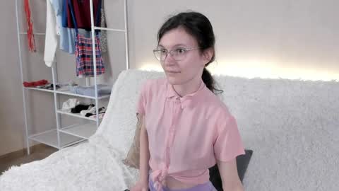 Kelsirabenold online show from June 8, 2026, 6:25 am