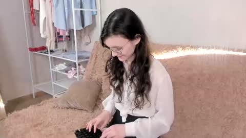 Kelsirabenold online show from June 9, 2026, 6:14 am
