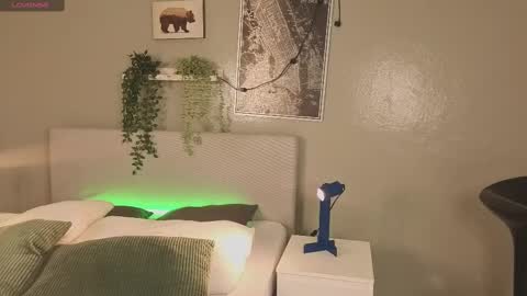   online show from October 6, 2025, 11:40 am