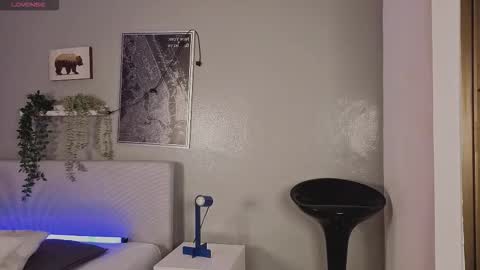   online show from October 10, 2025, 11:42 am