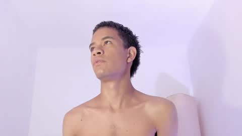 Julian Rivera   online show from September 28, 2025, 12:43 pm