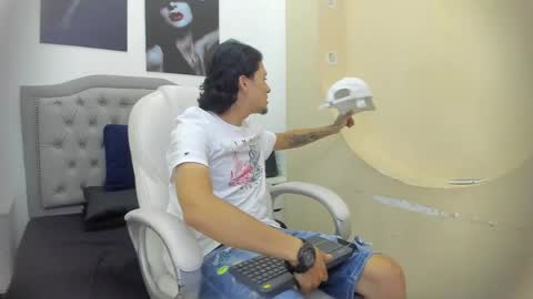 Snapshot of ken_valkov chatting on April 12, 2026, 7:19 pm Ken Valkov online show from April 12, 2026, 7:19 pm