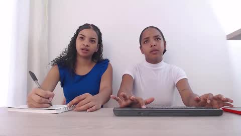 Snapshot of kendaall_sweet chatting on December 2, 2024, 12:51 pm Kendall online show from December 2, 2024, 12:51 pm