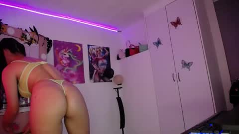 Snapshot of kendall_777 chatting on December 19, 2024, 10:21 pm kendall INSTAGRAM alice vargas04 online show from December 19, 2024, 10:21 pm