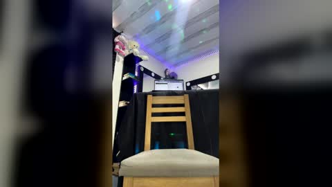 Kendall online show from April 14, 2026, 2:34 pm