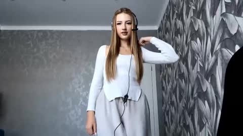 Snapshot of kendastuckmeyer chatting on October 6, 2025, 10:23 am Betty online show from October 6, 2025, 10:23 am