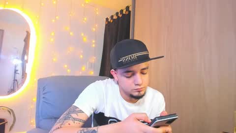 kendel_dimitri online show from December 20, 2024, 7:33 am
