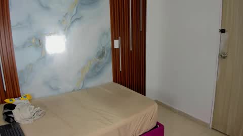 kendra_lovv online show from February 17, 2026, 12:01 pm