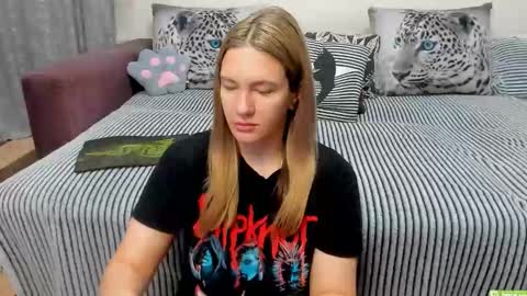 Kendra online show from November 17, 2025, 11:32 pm