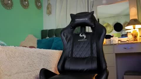 Chriss Morales online show from November 8, 2025, 2:56 am