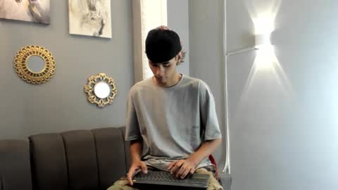 KENIX online show from October 18, 2025, 11:05 pm