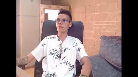 kenn_boy_ online show from January 24, 2025, 3:45 pm