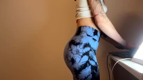 Snapshot of kennasoft chatting on February 28, 2025, 2:20 pm Kenna next time online - 2nd of Dec online show from February 28, 2025, 2:20 pm