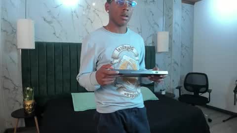 Snapshot of kenny_thompson_ chatting on February 26, 2026, 8:08 pm Kenny Thompson online show from February 26, 2026, 8:08 pm