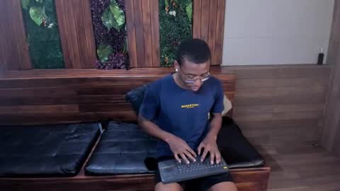 Snapshot of kenny_thompson_ chatting on February 28, 2026, 8:21 pm Kenny Thompson online show from February 28, 2026, 8:21 pm