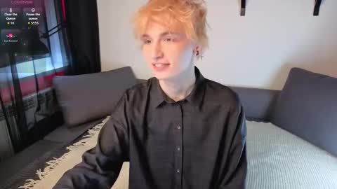 Snapshot of kessy_white chatting on February 15, 2026, 9:55 pm Kessy online show from February 15, 2026, 9:55 pm