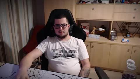 Kevinn online show from December 18, 2025, 6:47 pm