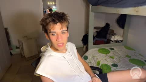 Snapshot of kevinonly43 chatting on April 1, 2026, 9:32 am kevonly online show from April 1, 2026, 9:32 am