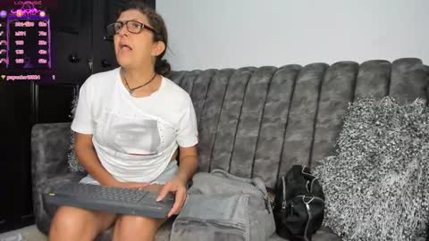 Snapshot of keyla_milf chatting on September 25, 2025, 2:59 am Keila Milf online show from September 25, 2025, 2:59 am