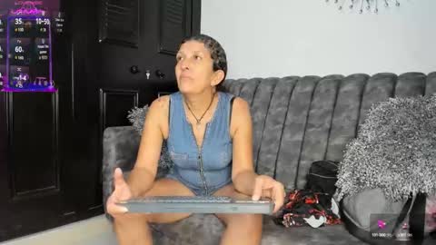 Snapshot of keyla_milf chatting on October 17, 2025, 2:48 am Keila Milf online show from October 17, 2025, 2:48 am